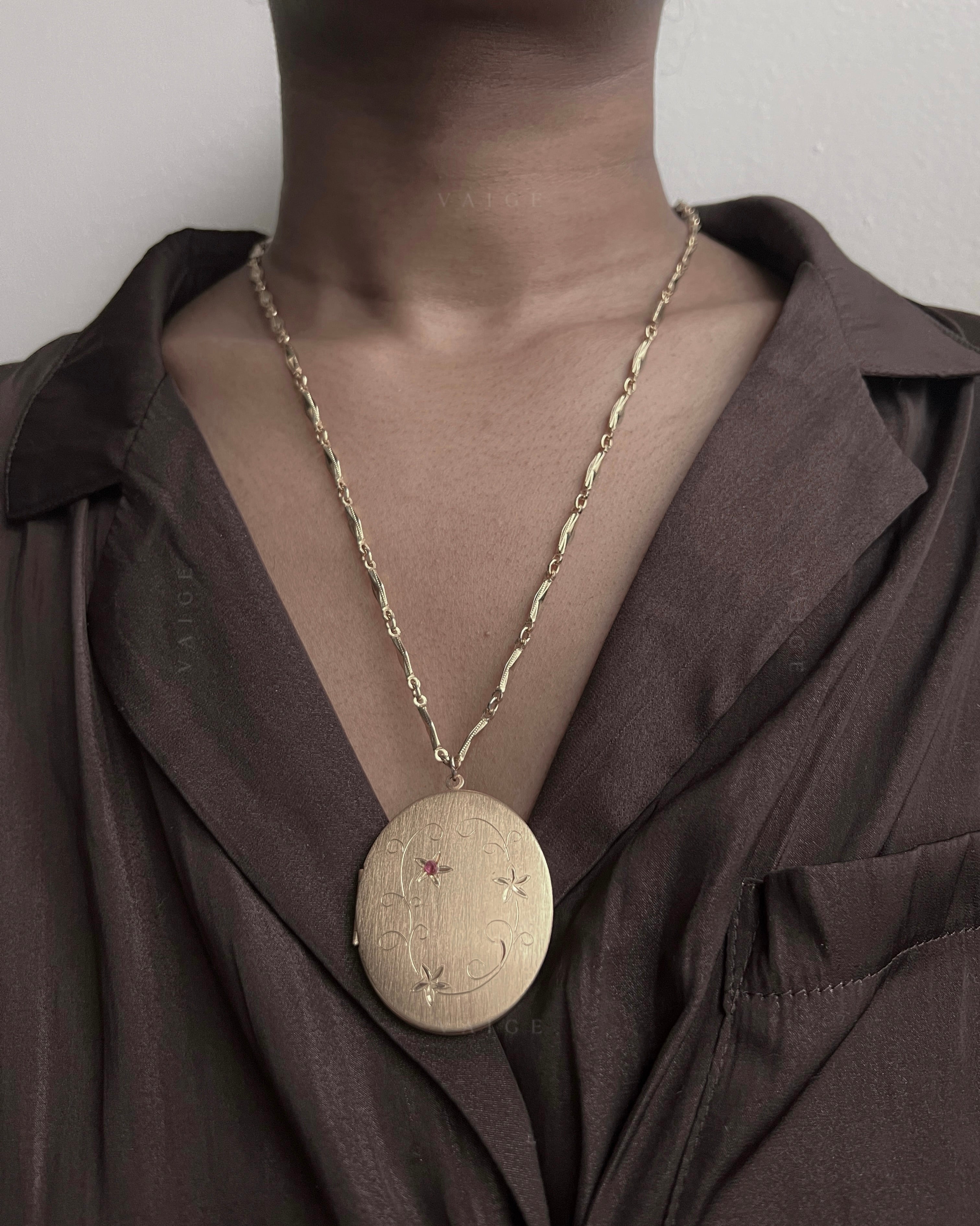 One Of One | vintage large locket glass engraved pink flower